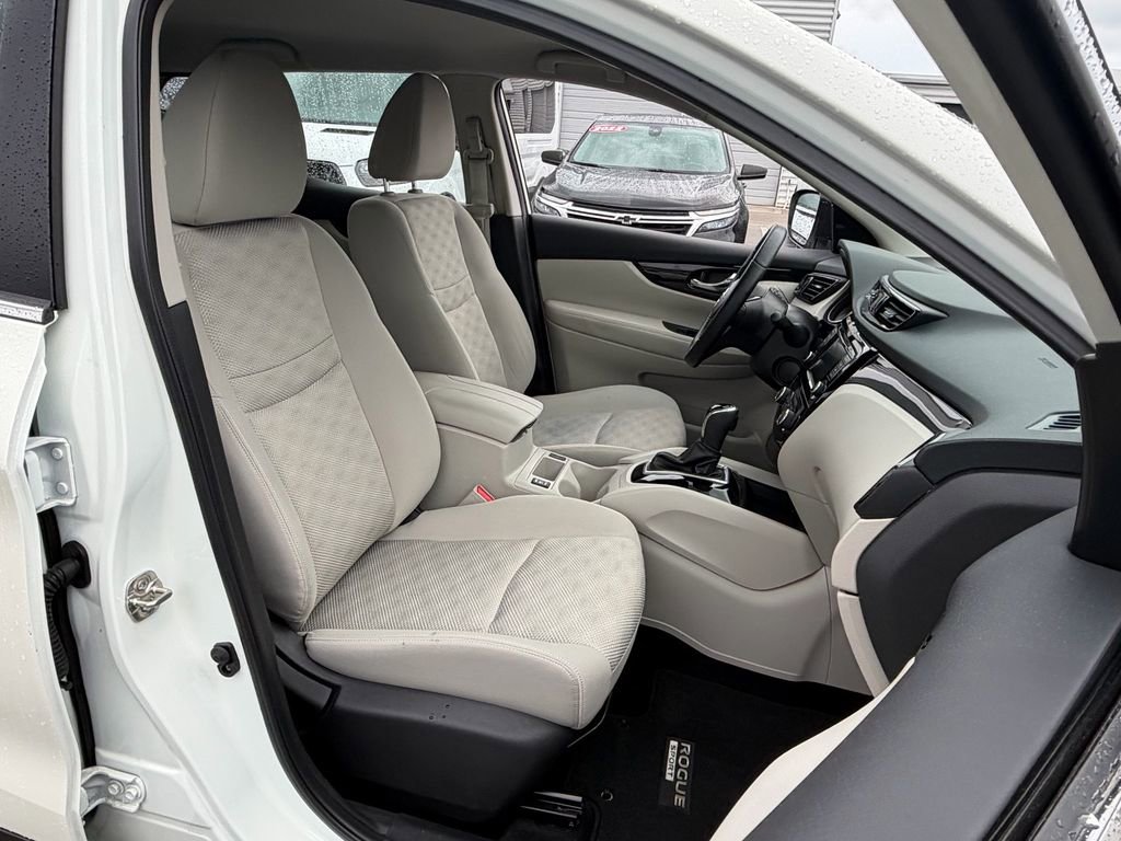 Certified 2022 Nissan Rogue Sport SV FWD image 16