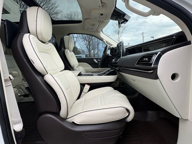 Used 2021 Lincoln Navigator L Black Label w/ Special Edition Package image 38