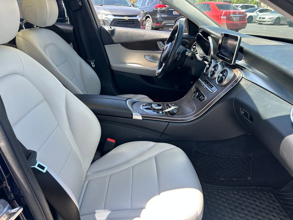 Used 2018 Mercedes-Benz C 300 4MATIC Sedan image 33