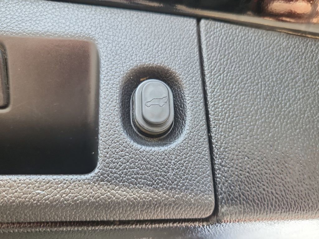 Used 2017 Chevrolet Tahoe Premier image 17