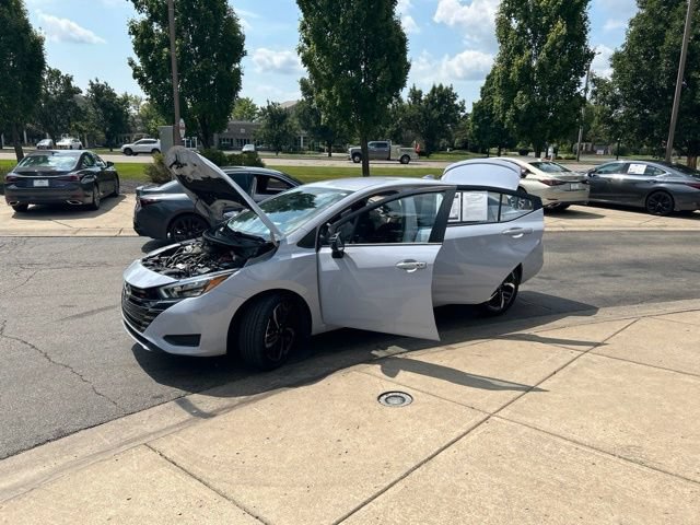 Used 2024 Nissan Versa SR FWD image 10