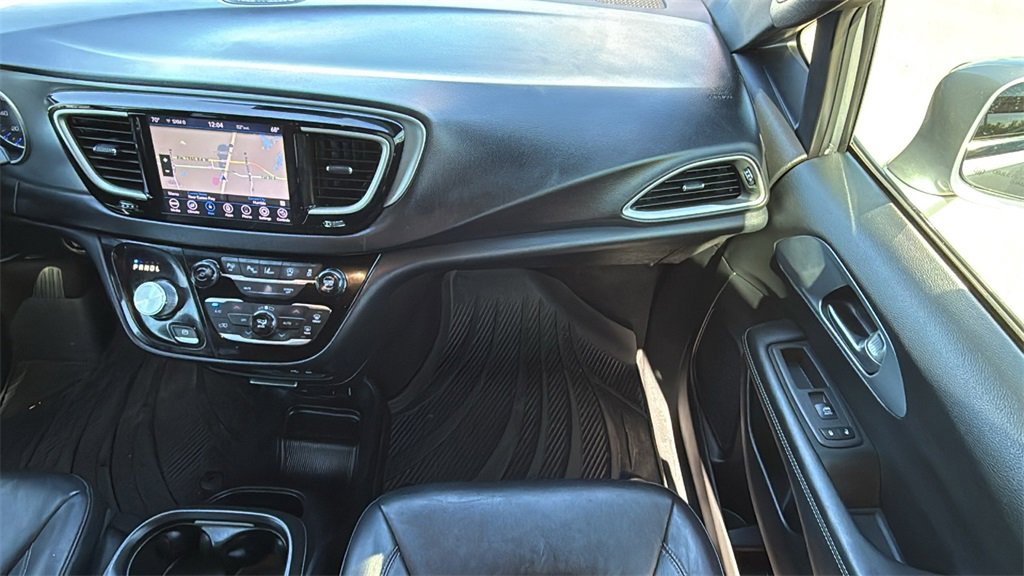 Used 2020 Chrysler Pacifica Touring-L Plus image 30