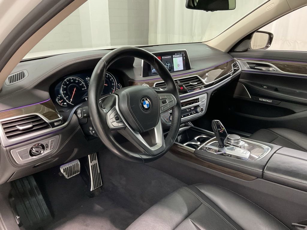 Used 2018 BMW 740i xDrive image 17