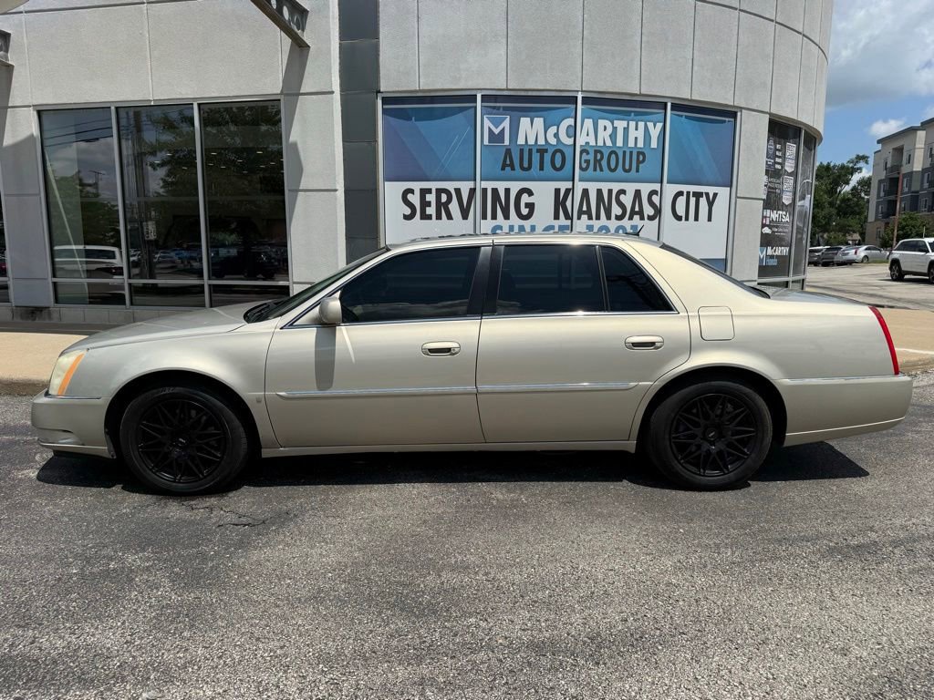 Used 2007 Cadillac DTS Luxury I w/ Sun And Sound Package FWD image 9