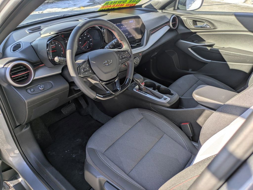 Certified 2025 Chevrolet Trax RS w/ Sunroof Package image 11