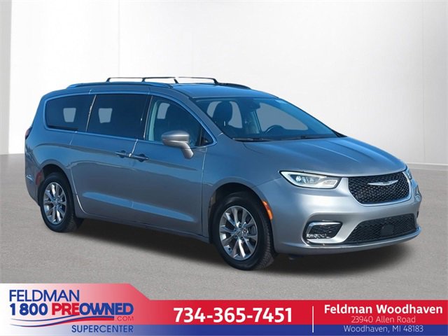 Used 2021 Chrysler Pacifica Touring-L w/ Uconnect Theater Family Group image 1