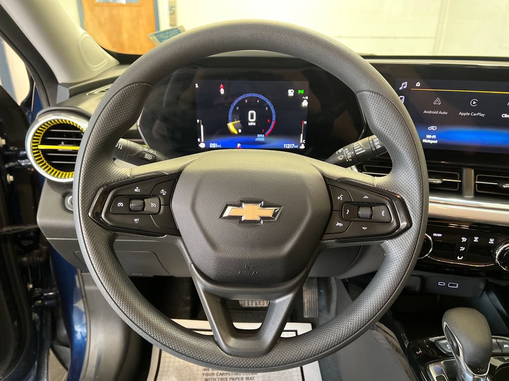 Used 2024 Chevrolet Trax LT FWD image 19