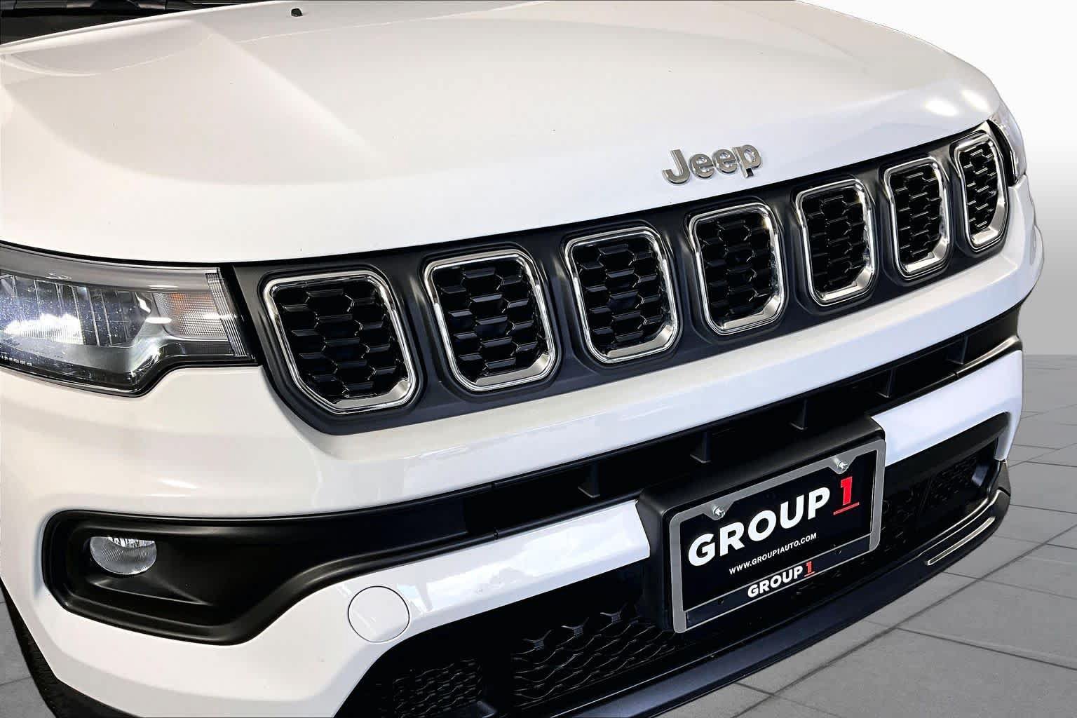 Used 2024 Jeep Compass Latitude AWD/4WD image 29