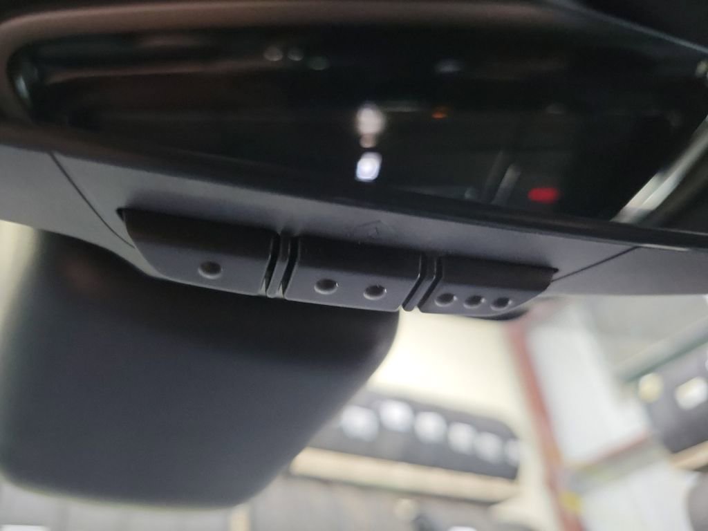 Used 2026 Land Rover Range Rover Velar S AWD/4WD image 34