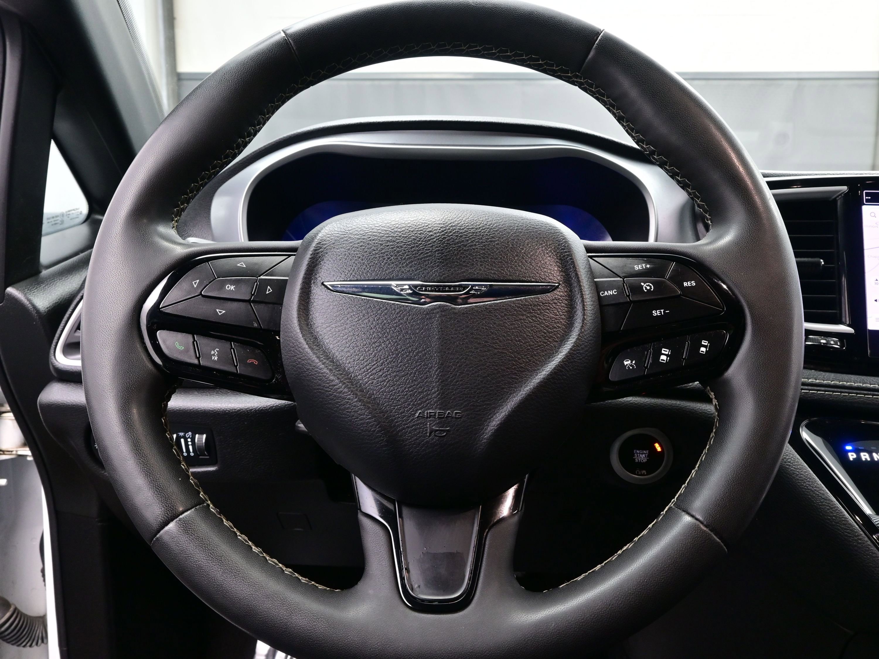 Used 2022 Chrysler Pacifica Touring-L w/ Uconnect Theater Family Group image 24