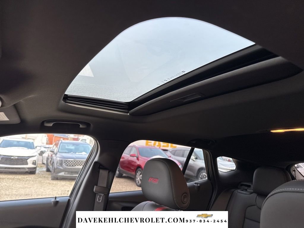 Used 2025 Chevrolet Trax RS w/ Sunroof Package image 19