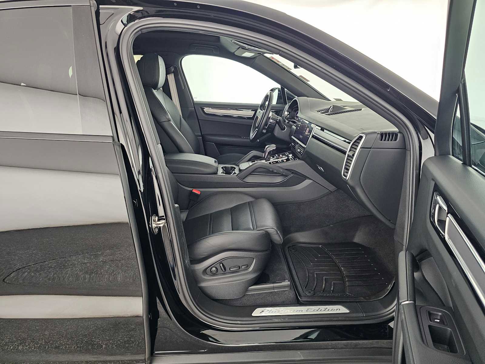 Used 2023 Porsche Cayenne Platinum Edition image 10