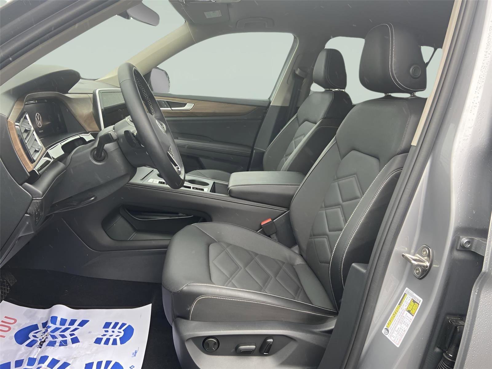 Used 2025 Volkswagen Atlas SE image 23