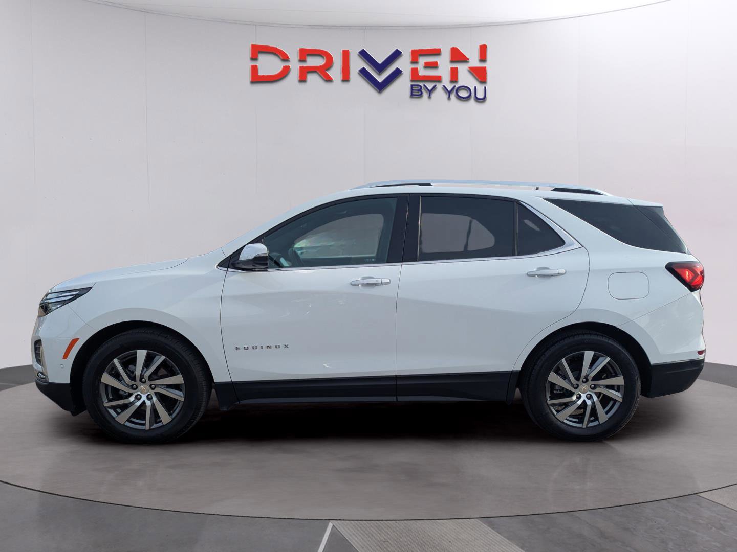 Used 2022 Chevrolet Equinox Premier image 2