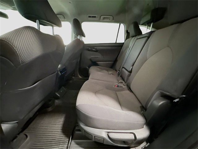 Used 2022 Toyota Highlander LE image 20