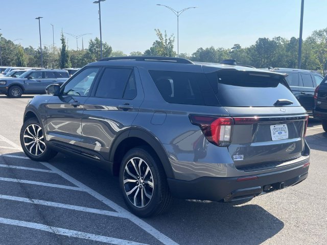 New 2027 Ford Explorer ST-Line AWD/4WD image 4