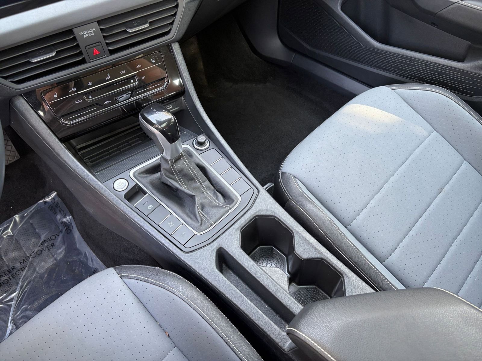 Used 2025 Volkswagen Jetta SE image 36