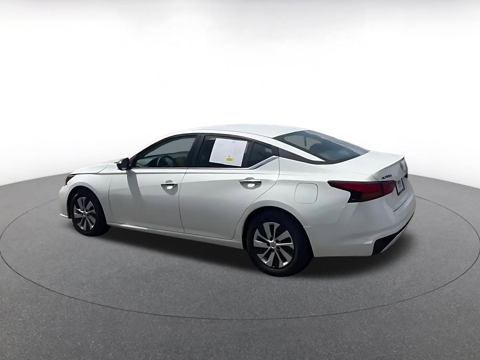 Used 2024 Nissan Altima 2.5 S image 10