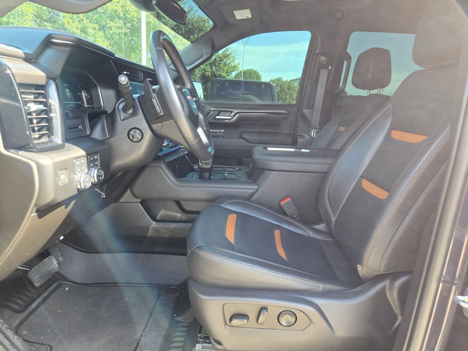 Used 2022 GMC Sierra 1500 AT4 w/ AT4 Preferred Package AWD/4WD image 9