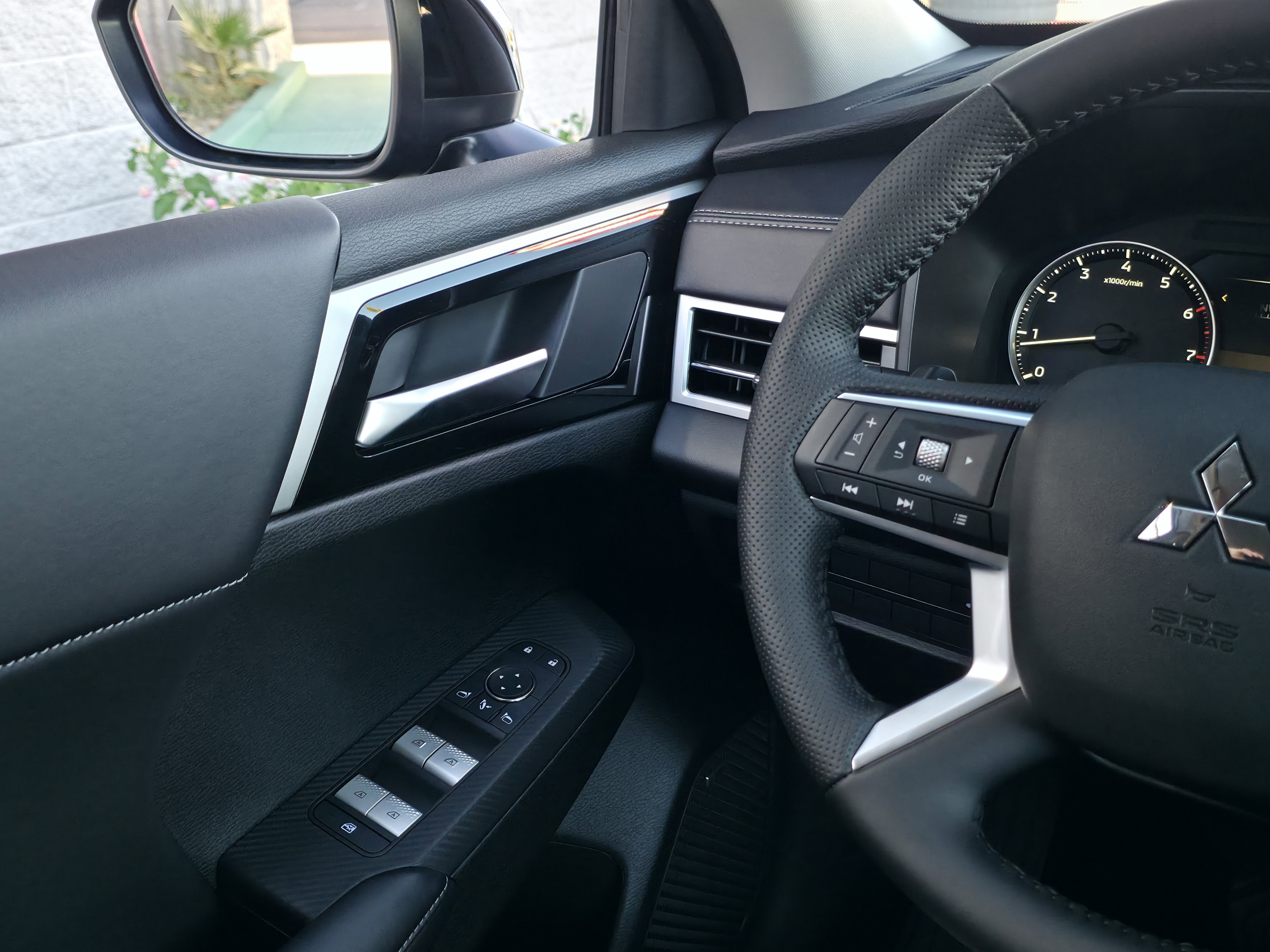 New 2025 Mitsubishi Outlander SE image 29