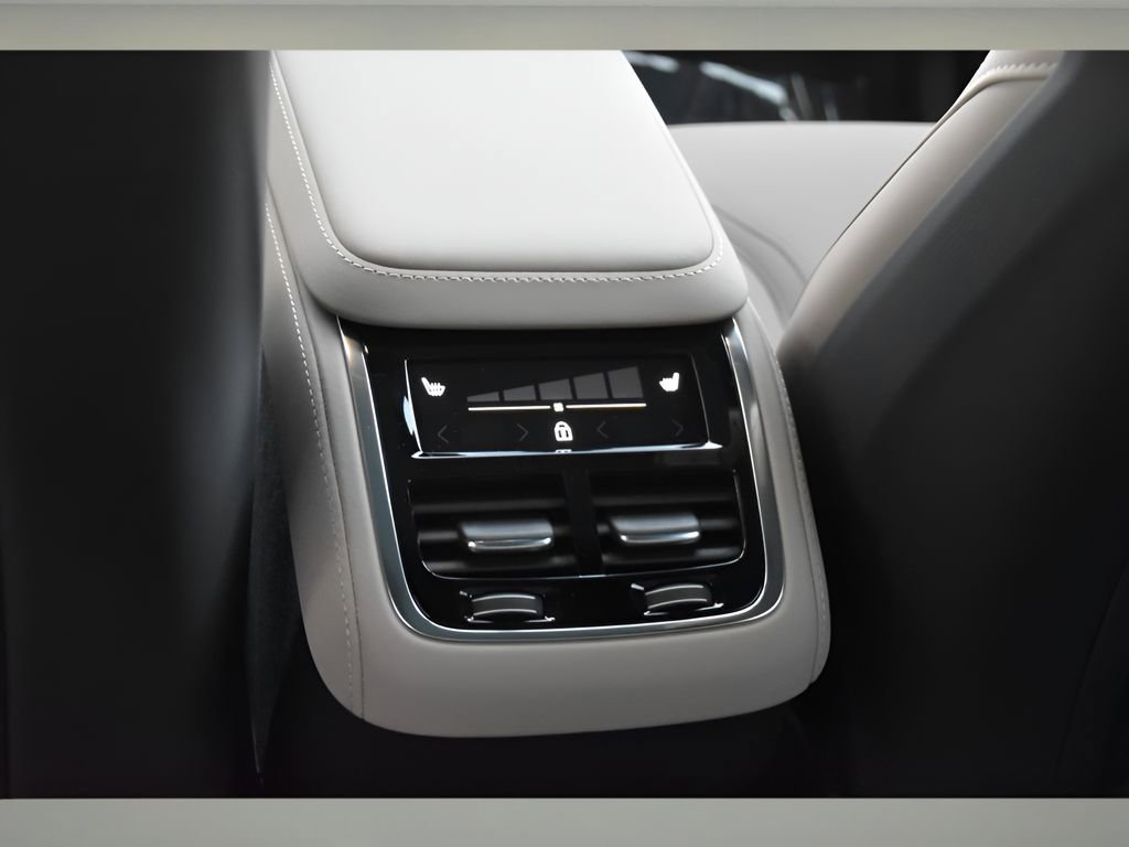 New 2026 Volvo XC90 B6 Plus w/ Protection Package Premier image 16