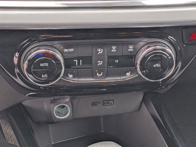 Used 2025 Chevrolet Trax LT w/ LT Convenience Package FWD image 22