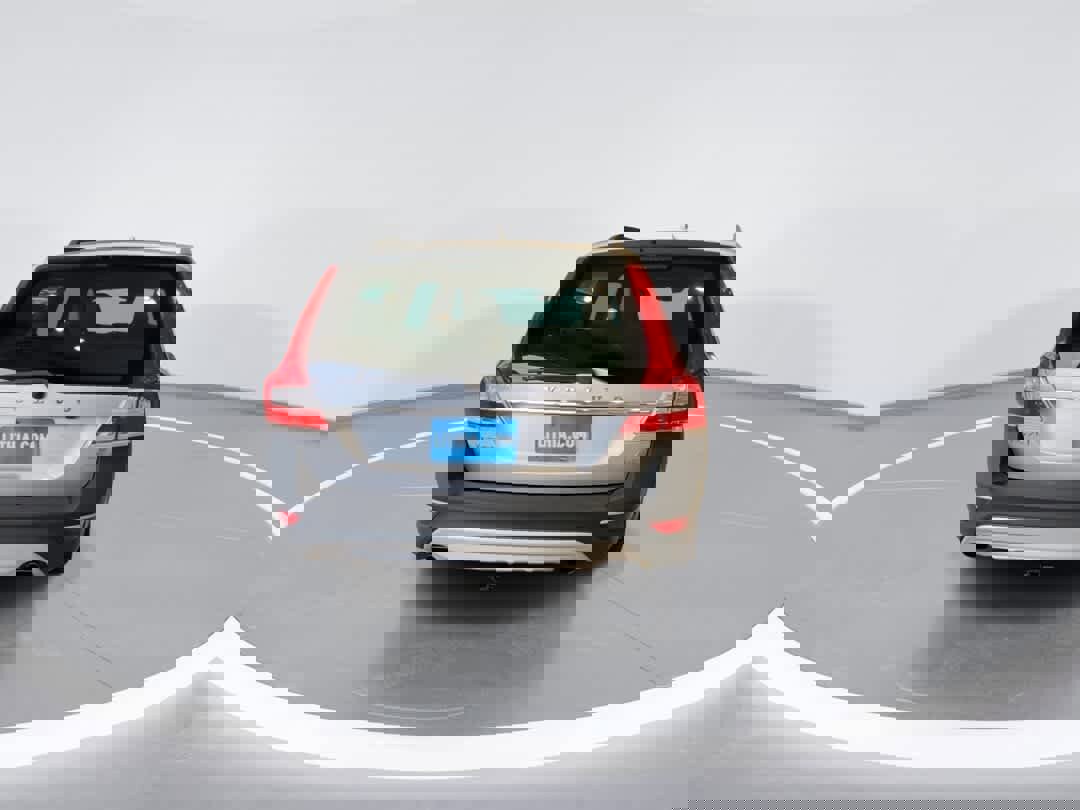 Used 2016 Volvo XC70 T5 Premier w/ Proximity Package image 7