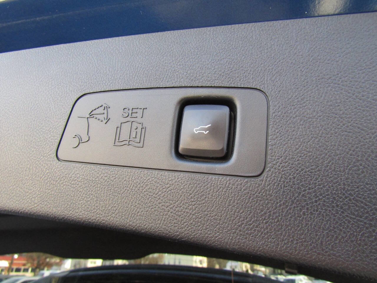 Used 2020 Lincoln Corsair Reserve w/ Equipment Group 201A image 25