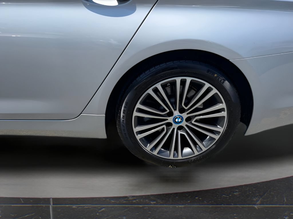 Used 2019 BMW 530e xDrive w/ Convenience Package AWD/4WD image 8