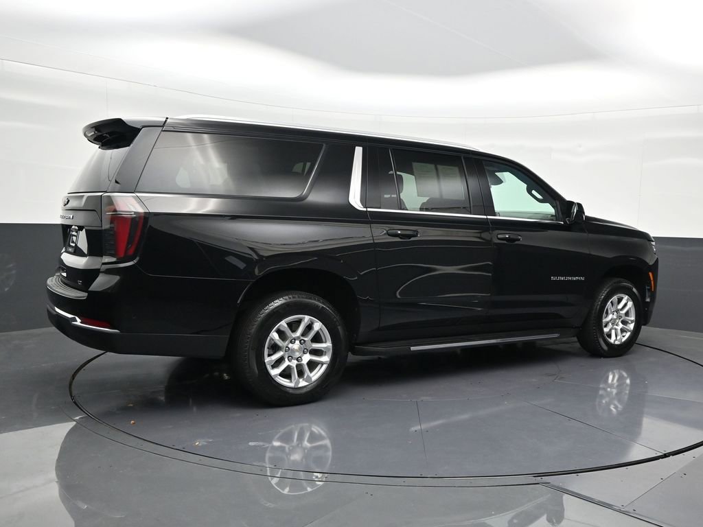 Used 2025 Chevrolet Suburban LT image 5