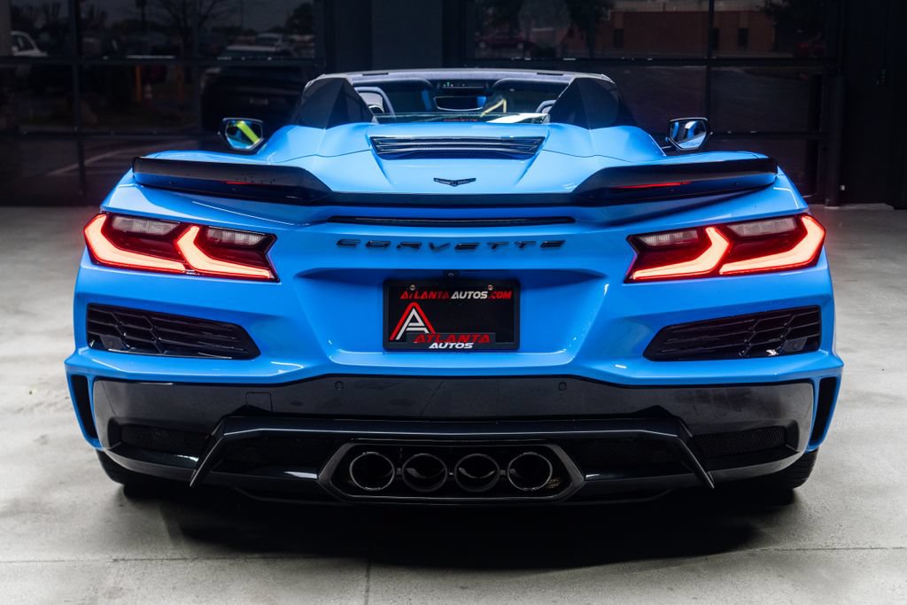 Used 2025 Chevrolet Corvette Z06 RWD image 17