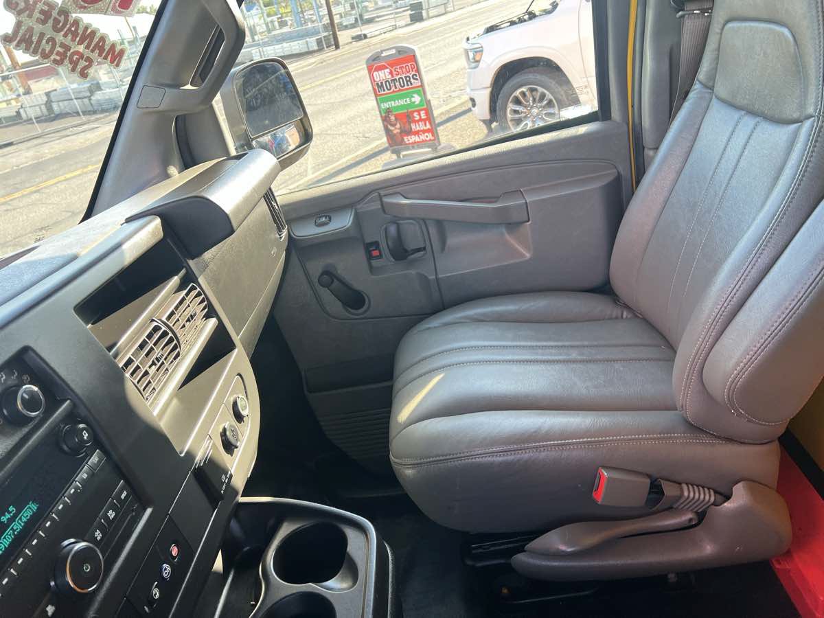 Used 2018 GMC Savana 3500 w/ Driver Convenience Package RWD image 11