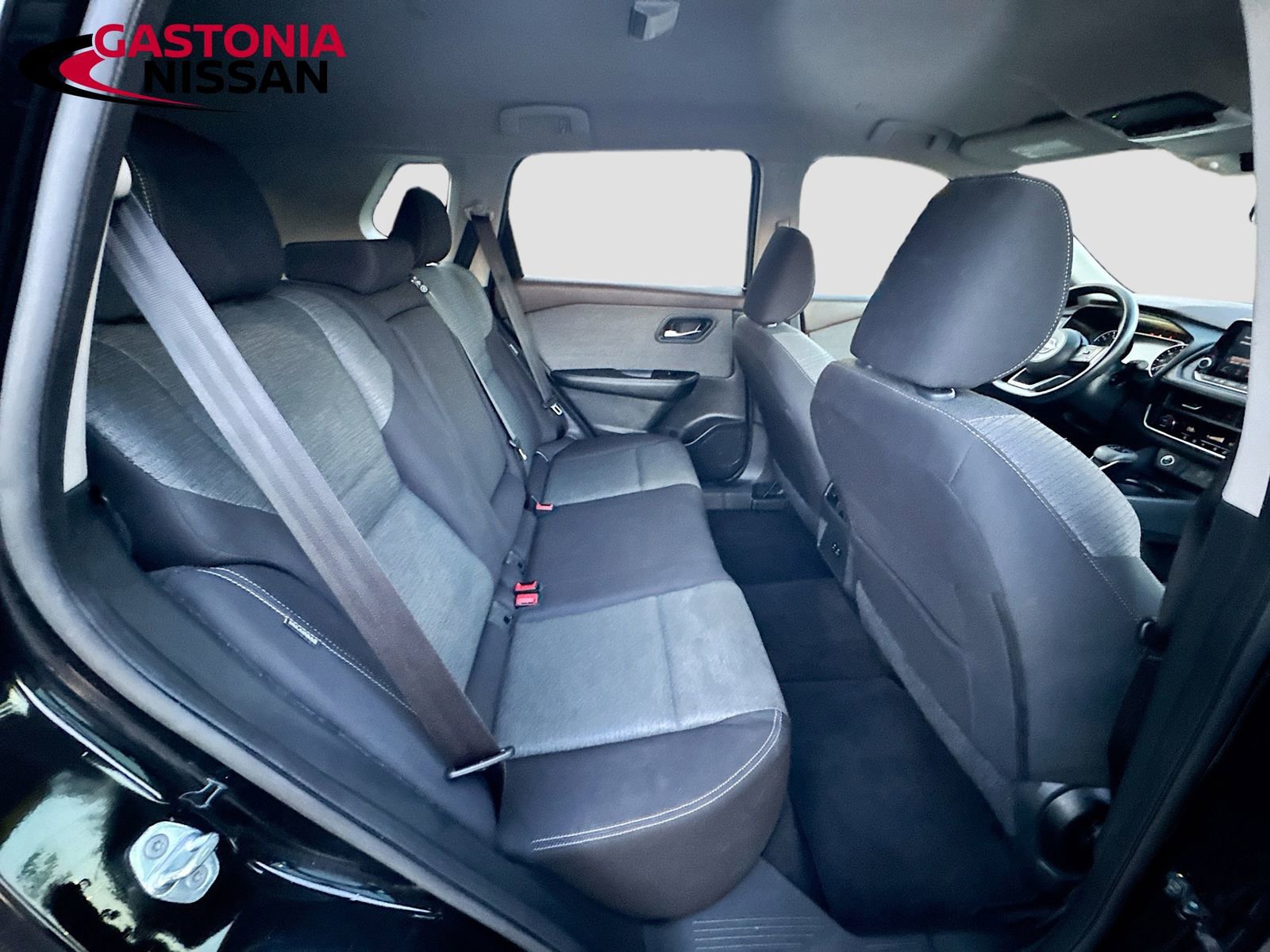 Used 2023 Nissan Rogue SV image 33