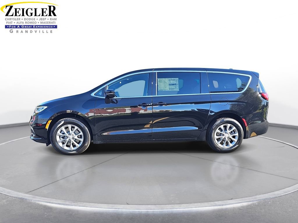 New 2026 Chrysler Pacifica Select image 8