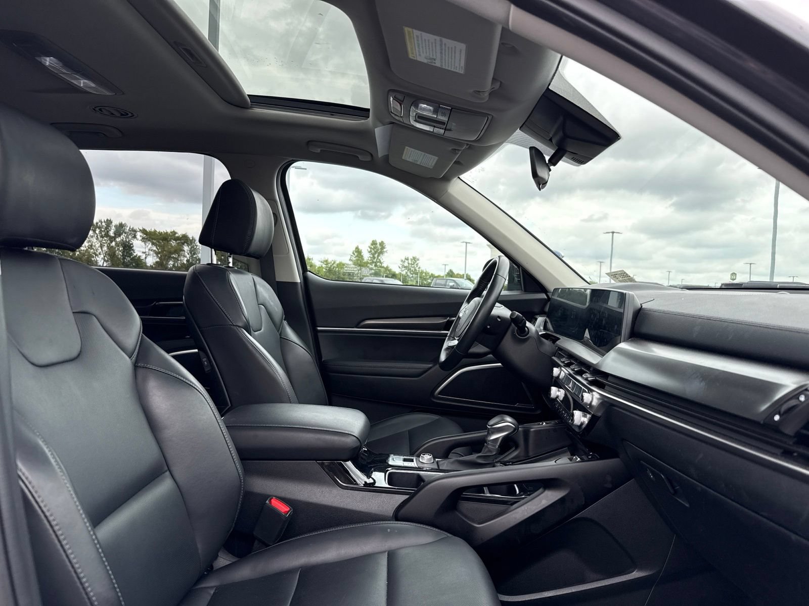 Used 2025 Kia Telluride S FWD image 7