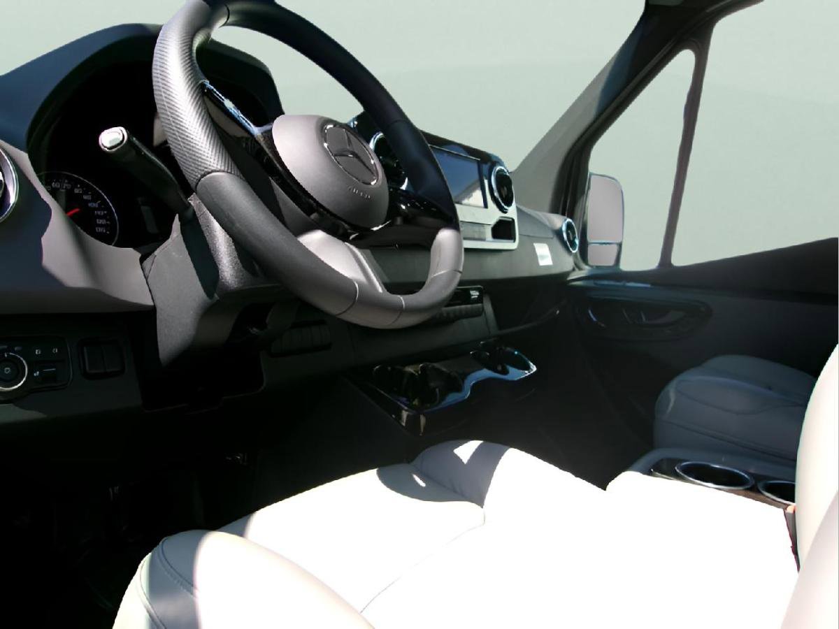 Used 2025 Mercedes-Benz Sprinter 2500 image 23