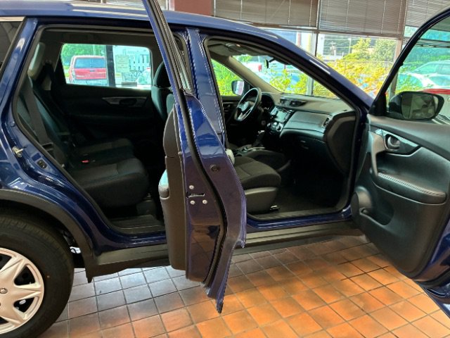 Used 2020 Nissan Rogue S AWD/4WD image 28