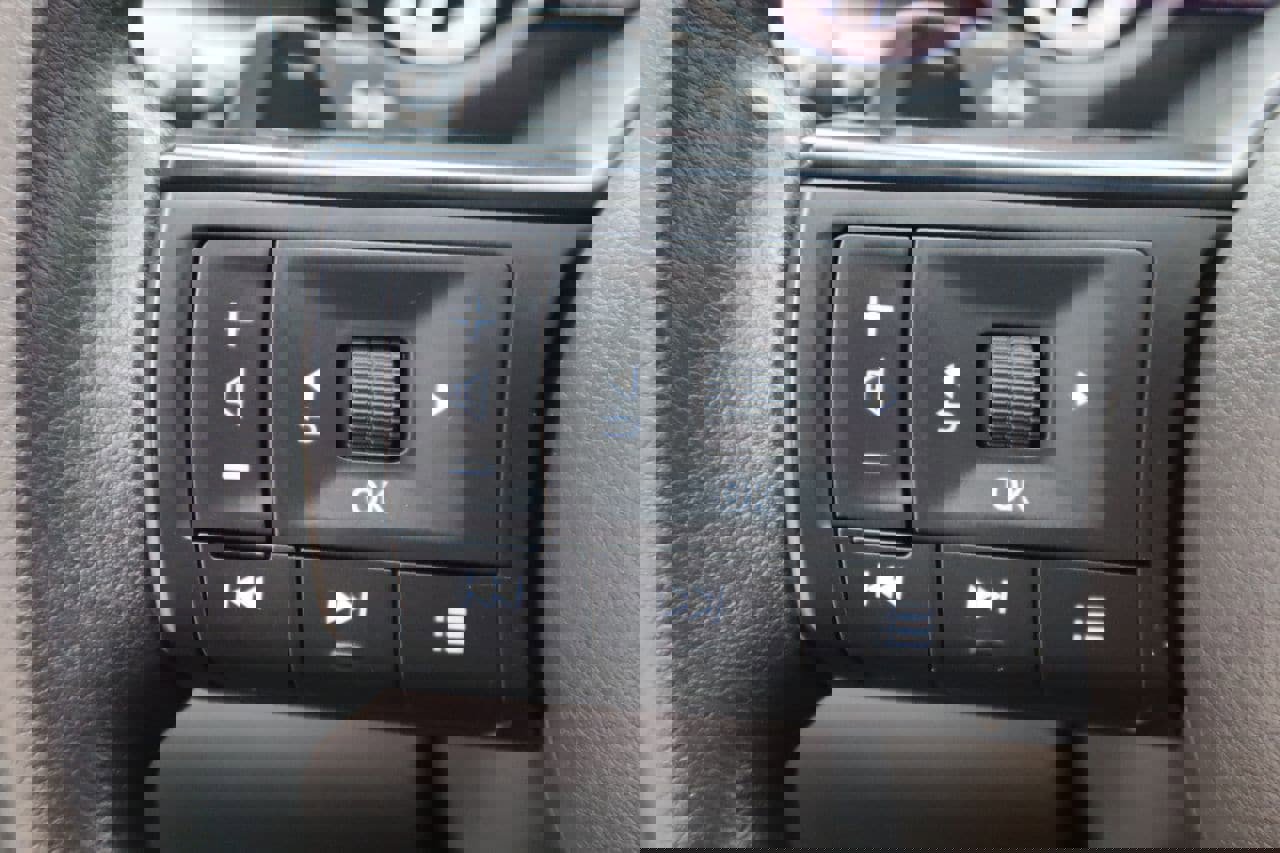 Used 2024 Nissan Pathfinder S image 13