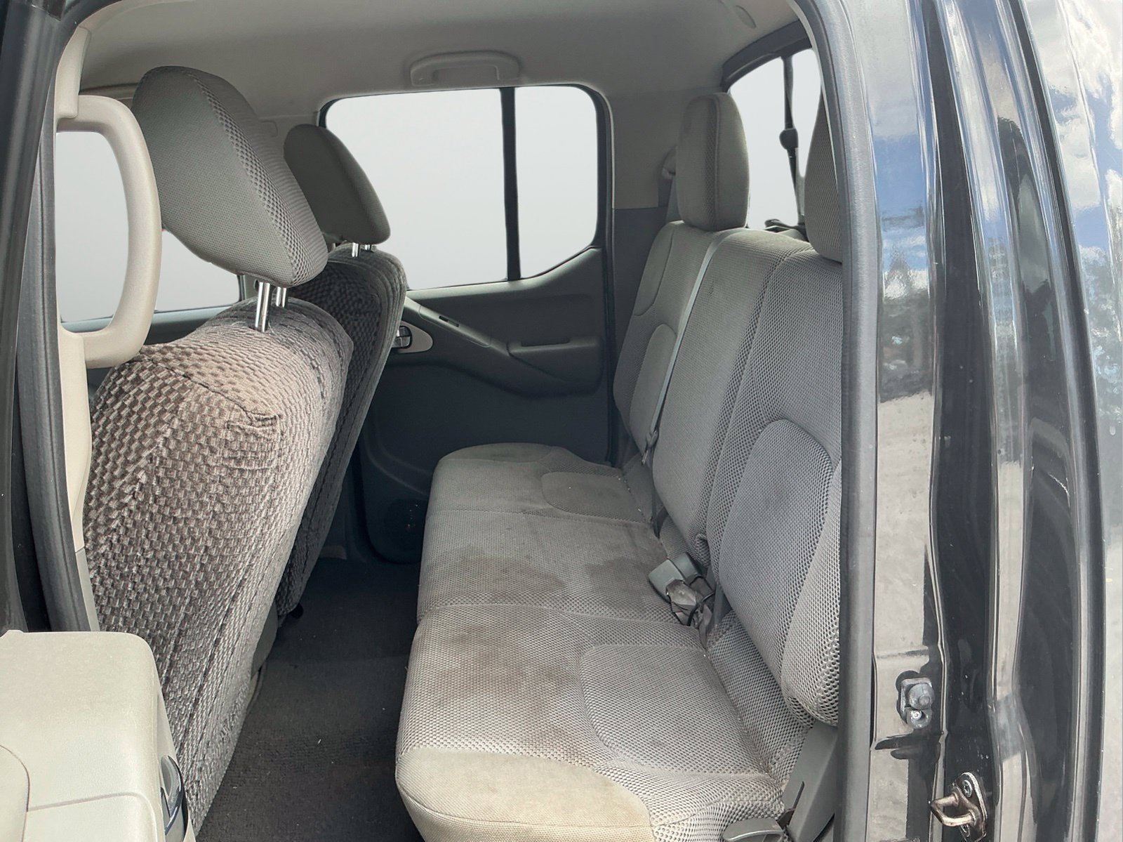 Used 2015 Nissan Frontier SV w/ SV Value Truck Package RWD image 13