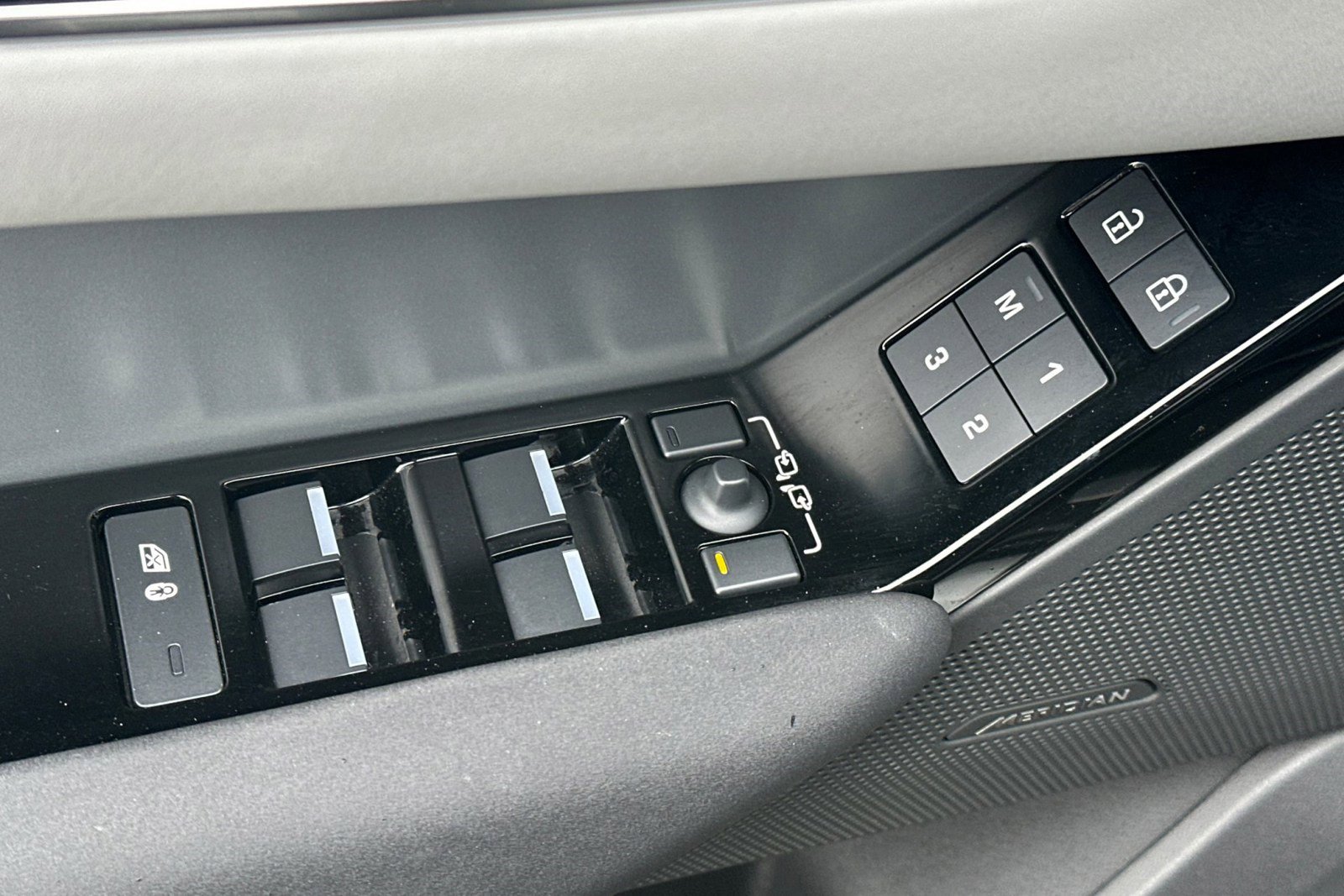 Certified 2025 Land Rover Range Rover Velar S image 15