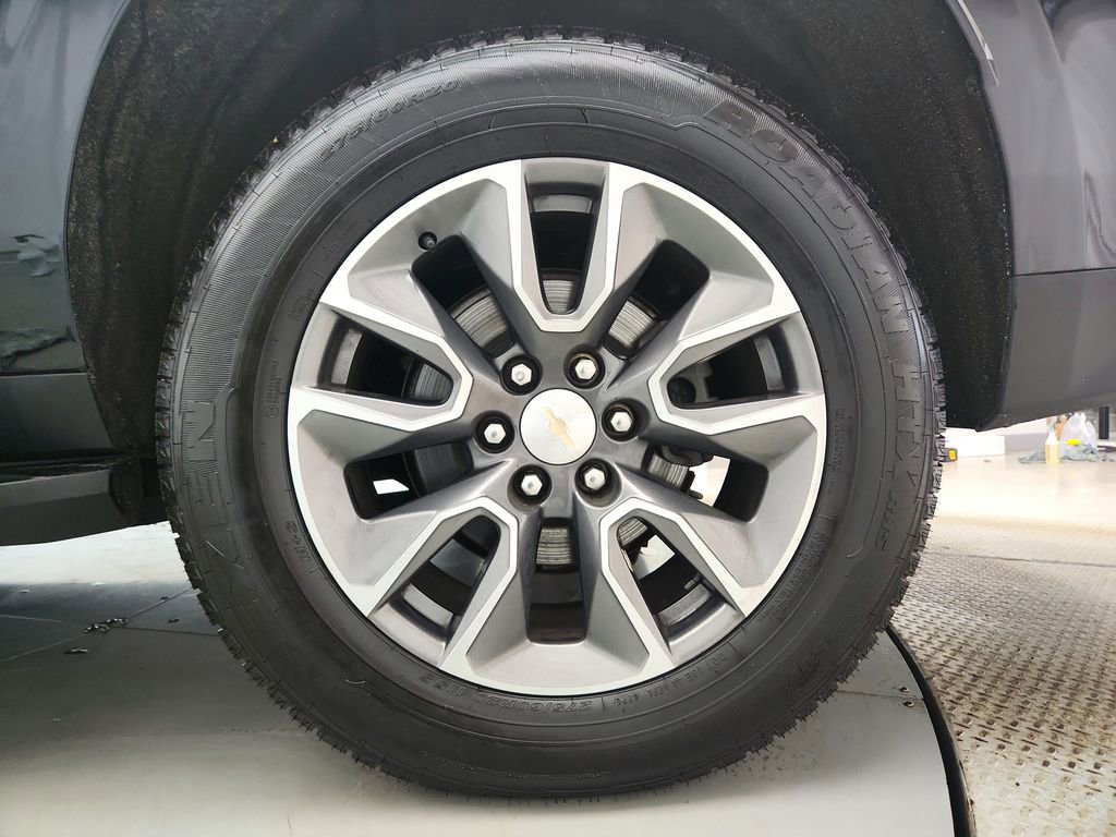 Used 2021 Chevrolet Suburban LS image 33