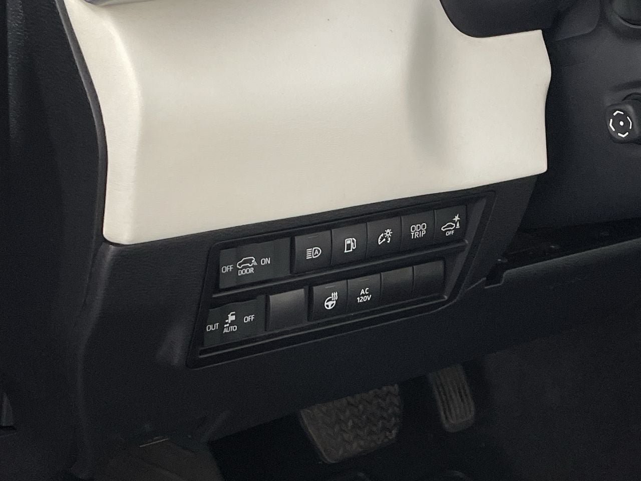 Used 2023 Toyota Sequoia Capstone AWD/4WD image 13