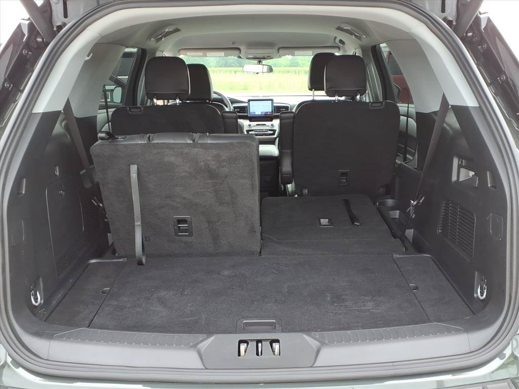 Used 2024 Ford Explorer XLT w/ Equipment Group 202A AWD/4WD image 29