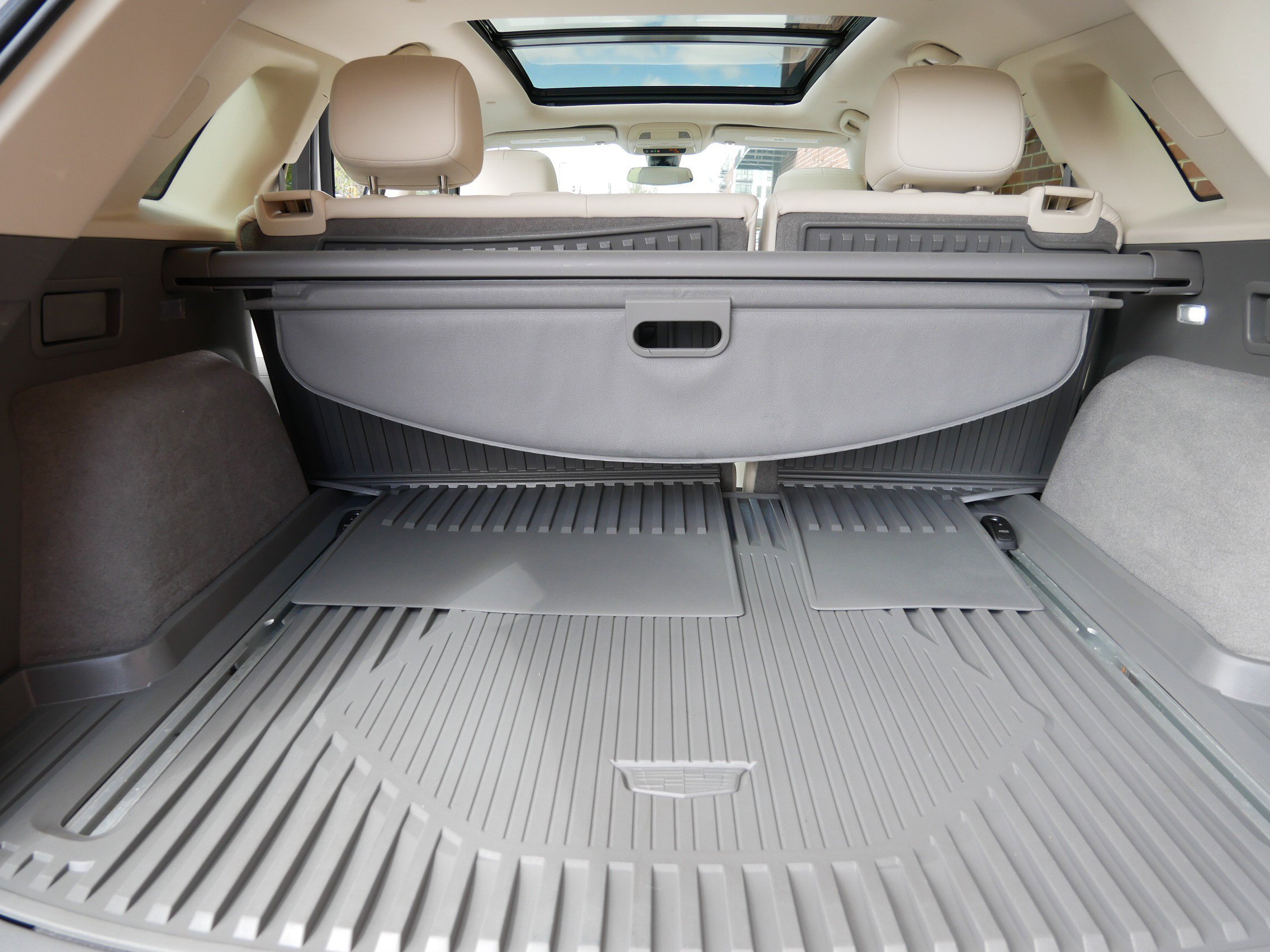 Certified 2022 Cadillac XT5 Premium Luxury w/ LPO, Floor Liner Package AWD/4WD image 11