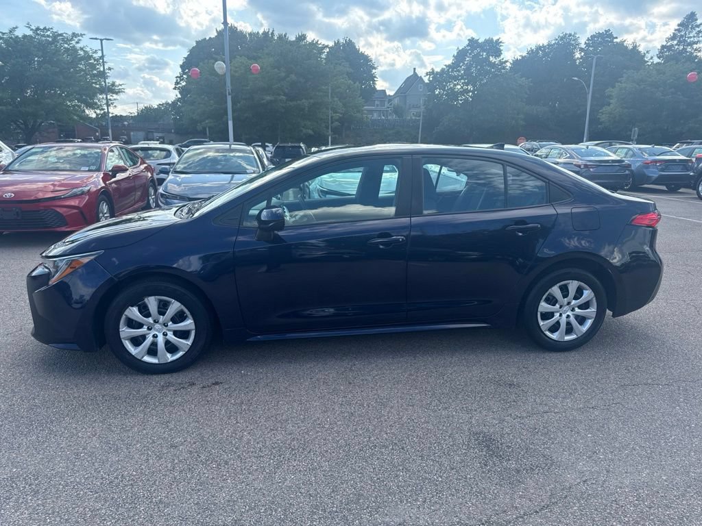 Used 2021 Toyota Corolla LE FWD image 3
