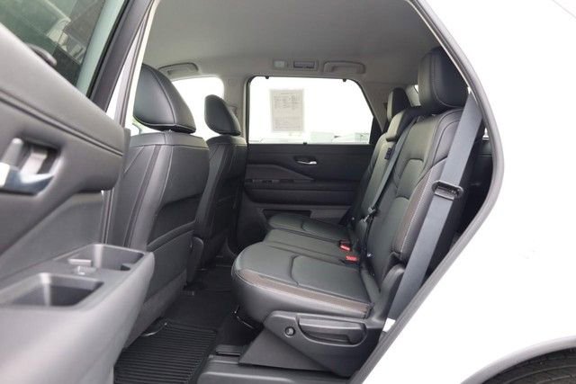 Certified 2025 Nissan Pathfinder SL image 23