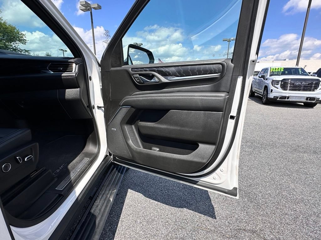 Certified 2021 GMC Yukon XL Denali w/ Denali Ultimate Package AWD/4WD image 18