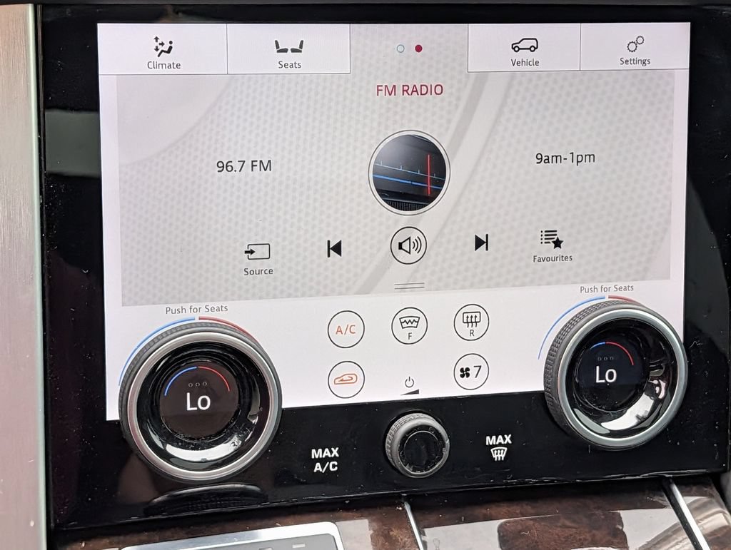 Used 2019 Land Rover Range Rover Supercharged AWD/4WD image 19