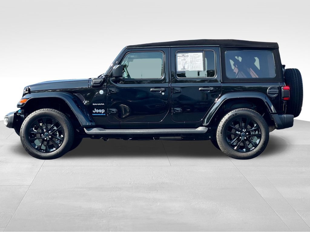 Used 2024 Jeep Wrangler Unlimited Sahara w/ Technology Group AWD/4WD image 4
