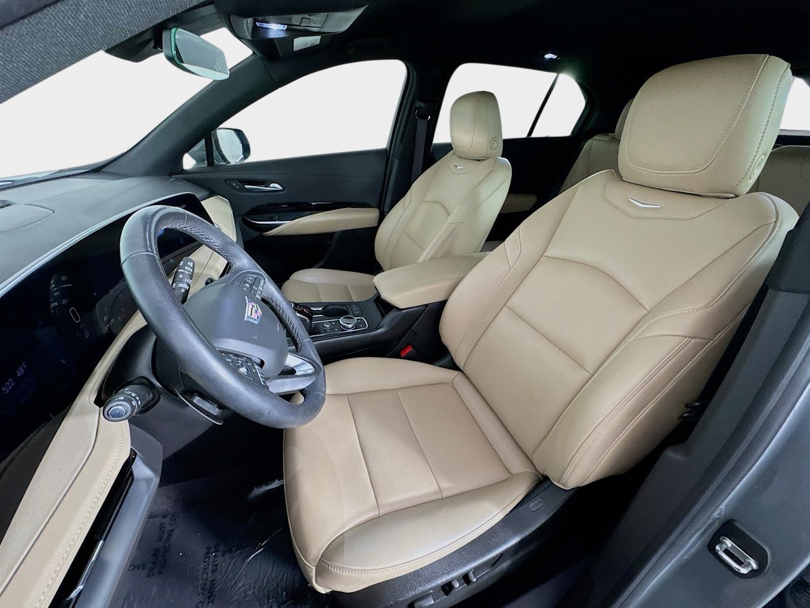 Used 2024 Cadillac XT4 Luxury w/ Cold Weather Package image 12